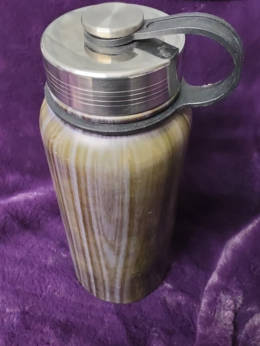 Pottery Barn Teen Olive Wood-Effect Insulated Bottle with Stainless Lid 27oz